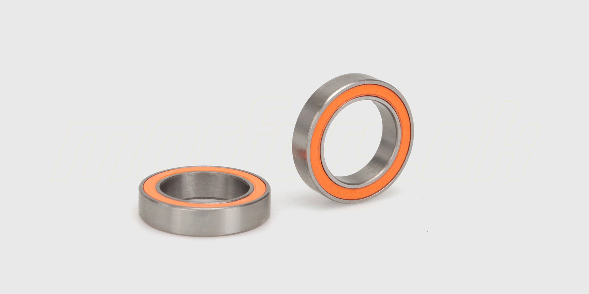 To sæt sølvfarvede kuglelejer i størrelsen 12x18x4 mm til reservedele på en fjernstyret bil.