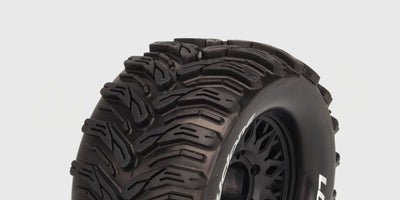To MT-Cyclone monster truck hjul med sorte fælge og groft dækmønster til fjernstyrede biler.