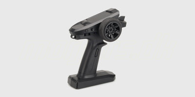 Sort MJX HyperGo T3A fjernstyring med rat og trigger til præcis kontrol af fjernstyrede biler.