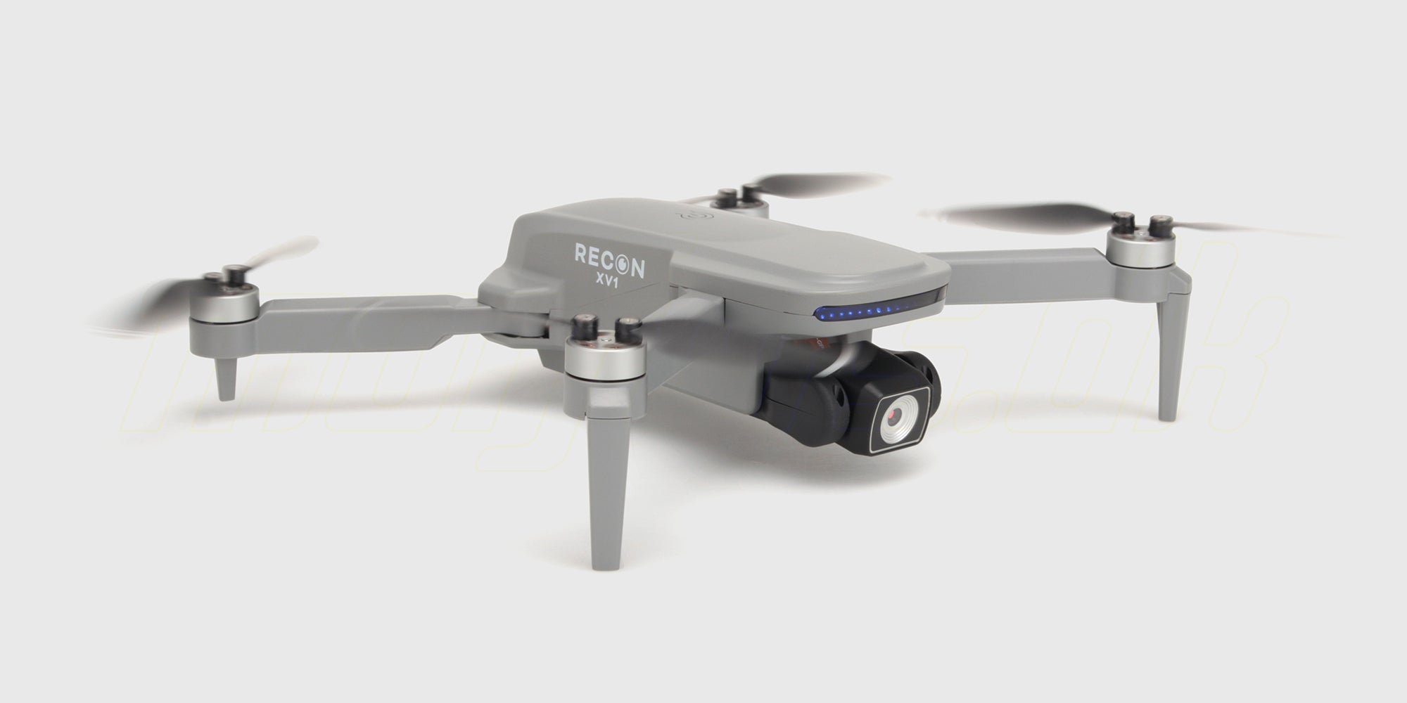 Grå Drone Recon XV1 kamera foldedrone med brushless motorer set skråt forfra på hvid baggrund.