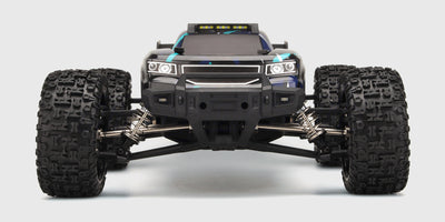Tracker Brushless set forfra med grovmønstrede dæk