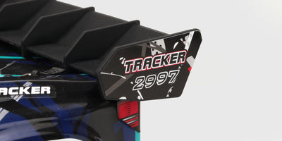 Hækvinge og karrossedetaljer på Tracker Brushless