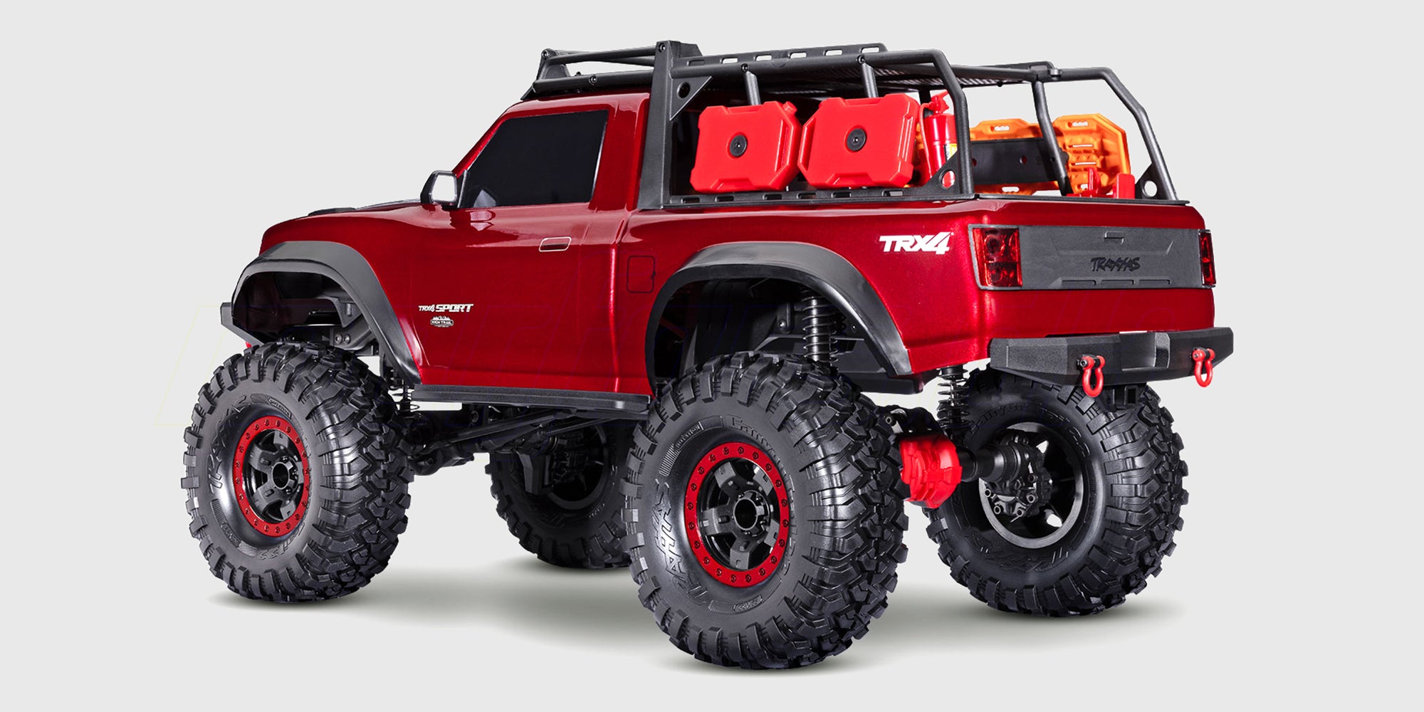 Blå Traxxas TRX-4 Sport High Trail fjernstyret crawler med løftet undervogn og grove dæk til kørsel i terræn.