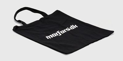 Sort Morfars.dk mulepose i stof med hvidt logo vist på en hvid baggrund.