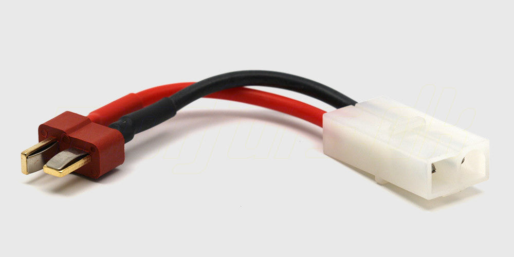 Adapterkabel med Tamiya-hunstik i den ene ende og rødt Deans T-Plug-hanstik i den anden til RC-batterier.